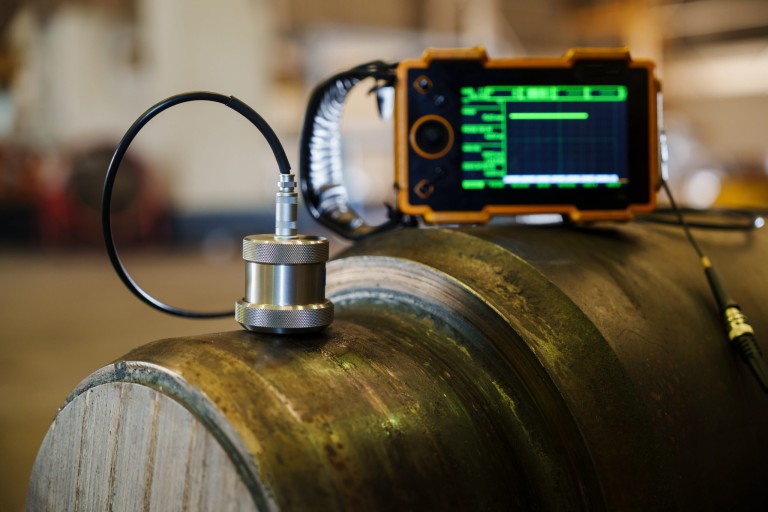 Ut,,Ultrasonic,Test,To,Detect,Imperfection,Or,Defect,In,Steel