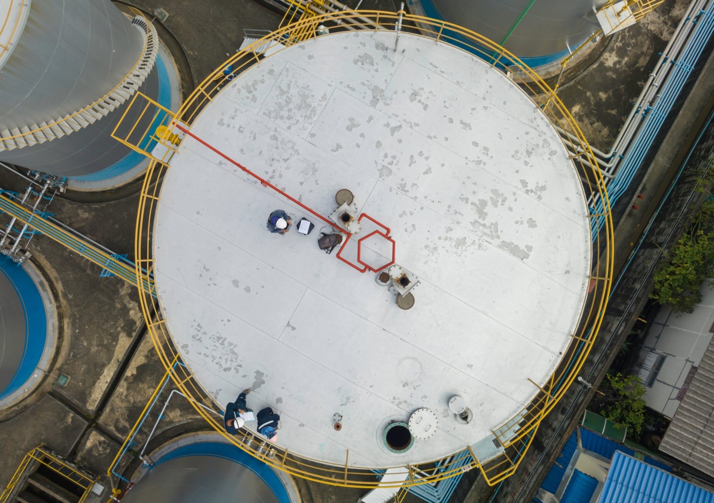 Male,Top,View,Chemical,Industry,Tank,Storage,White,Carbon,Steel